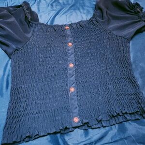 Blue ruffle shirt with buttons.